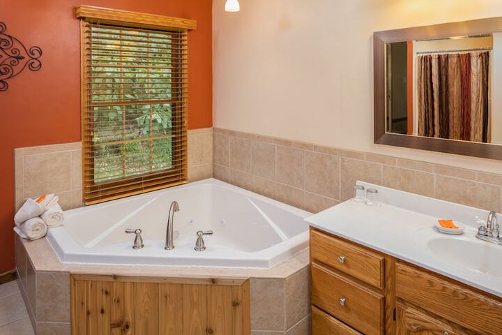 Hot Tub 34 of 49