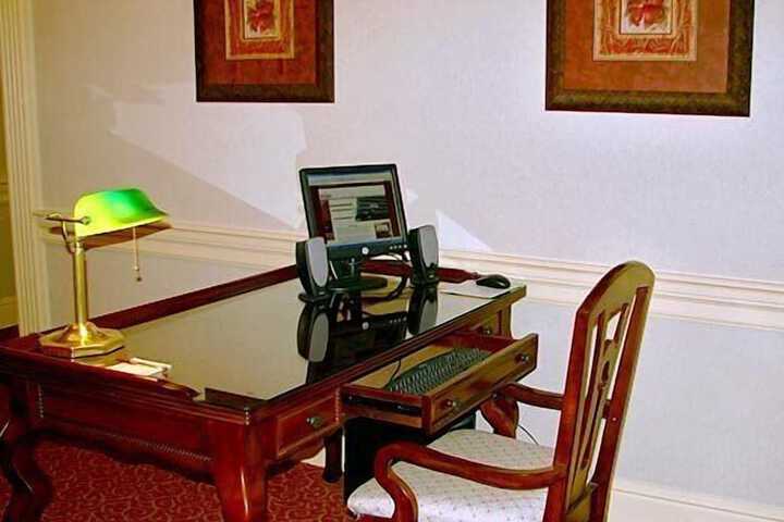 Business Center 25 of 32
