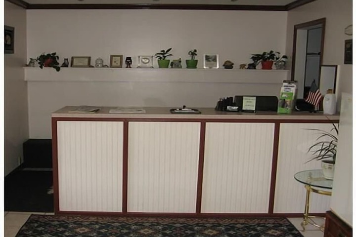 Red Carpet Inn & Suites