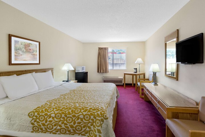 Room 9 of 15