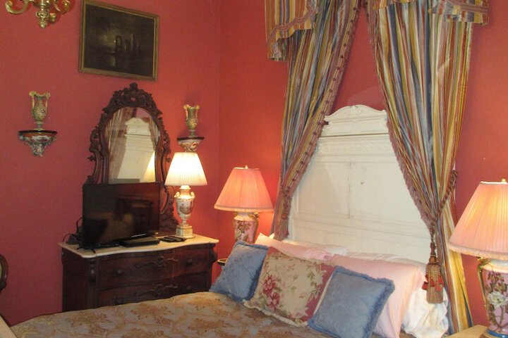 Room 17 of 24