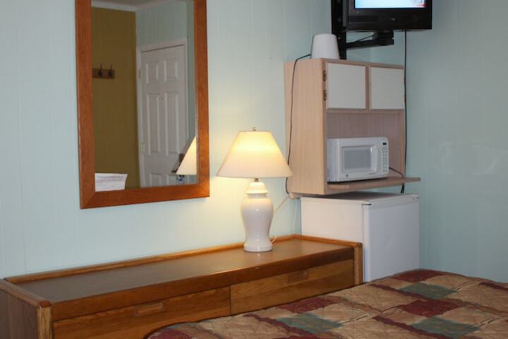 Room 6 of 16
