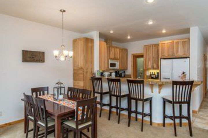 Spacious and Bright near Kings Beach by RedAwning