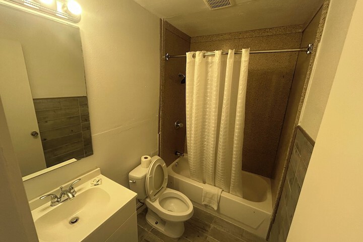 Room 27 of 65