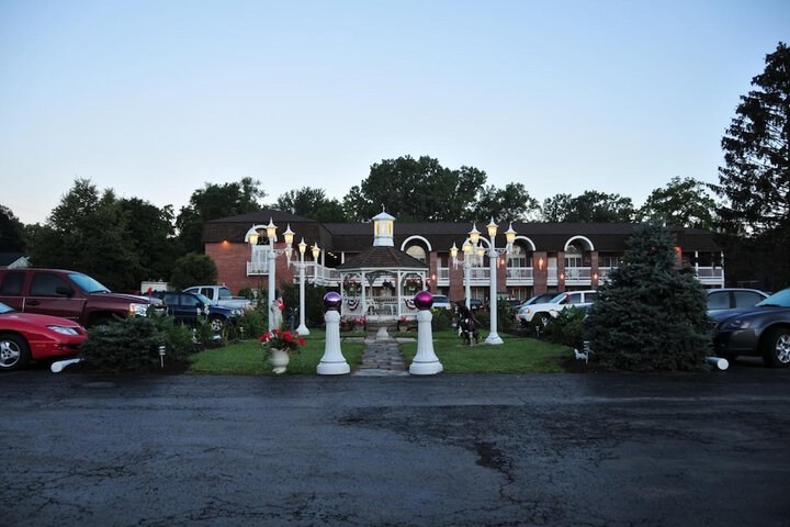 Lockport Inn & Suites