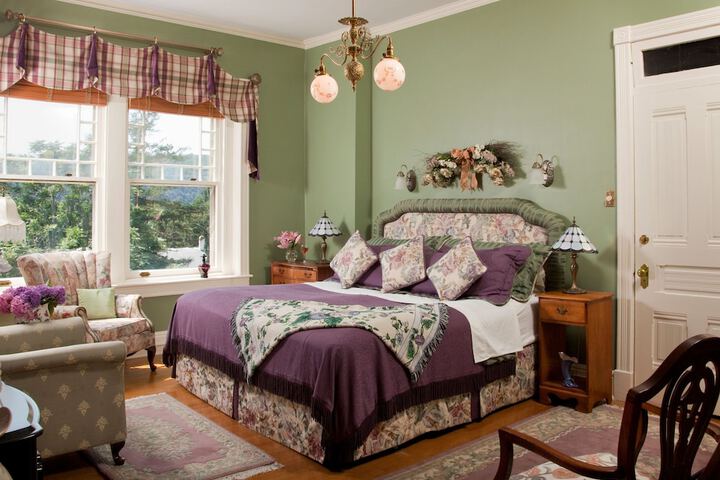 B. F. Hiestand House Bed & Breakfast