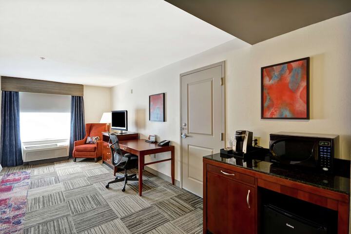Room 25 of 48