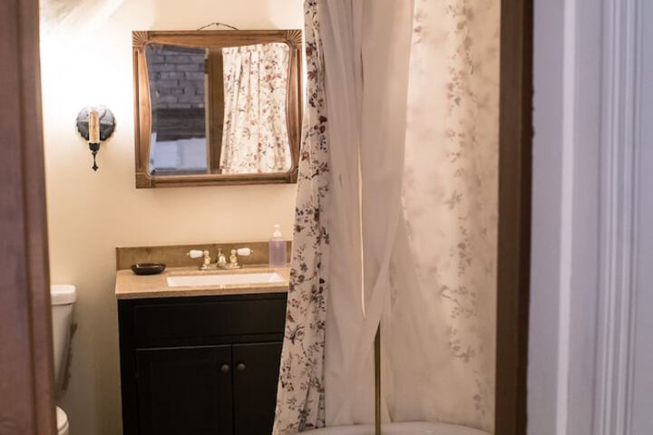 Room 5 of 50