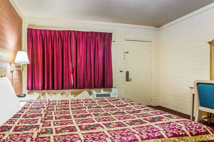 Room 11 of 19