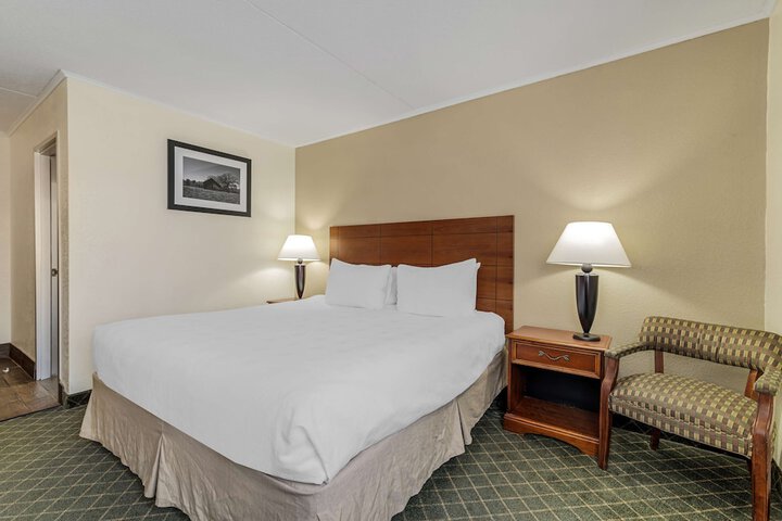 Room 7 of 33