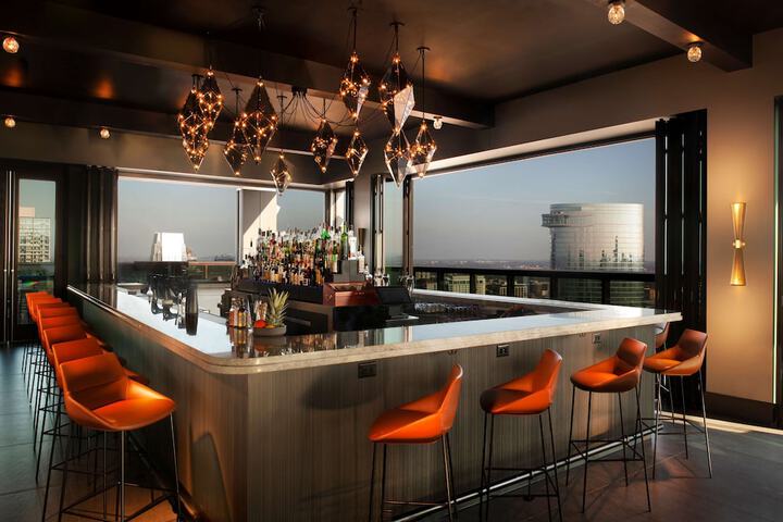 Lounge 112 of 130