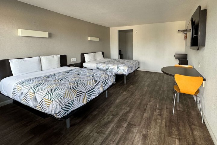 Room 12 of 38