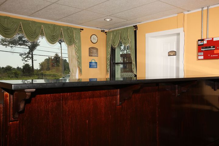 Days Inn by Wyndham Queensbury / Lake George