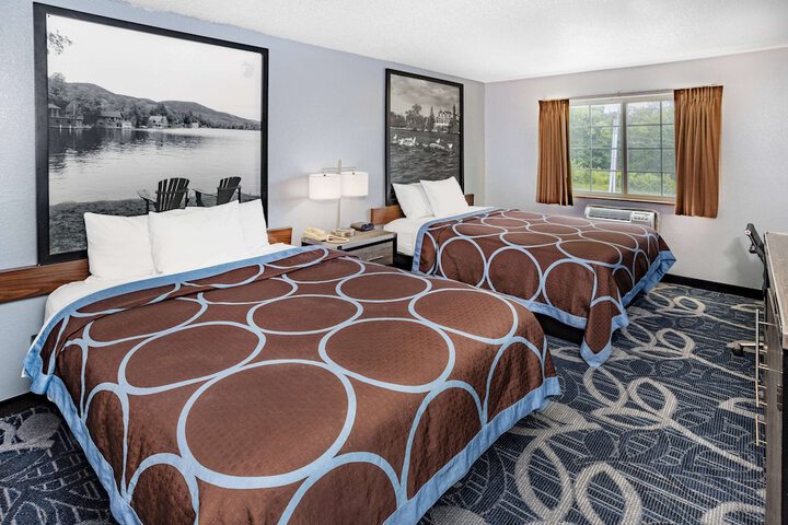 Room 8 of 15
