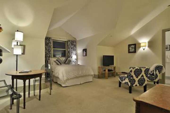 Room 114 of 353