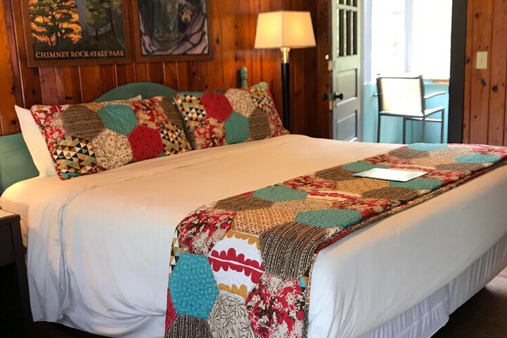 The Riverside Lodge at Chimney Rock