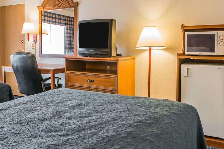 Room 34 of 62