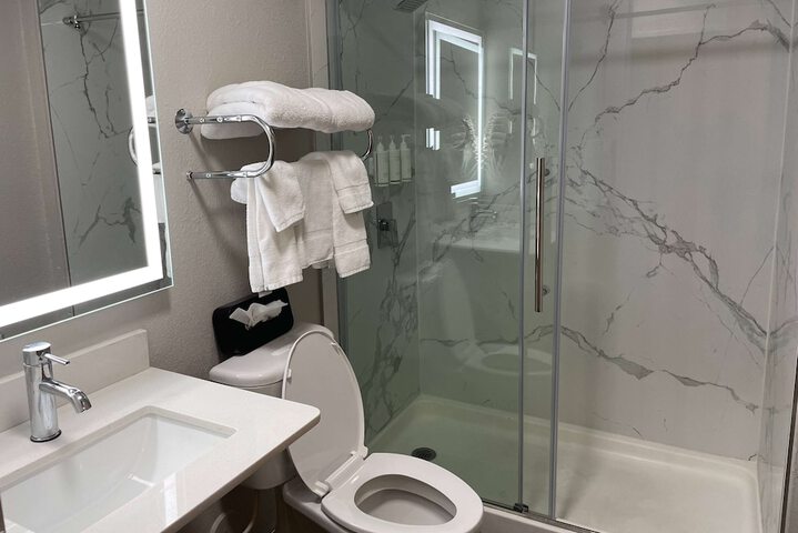 Room 10 of 16