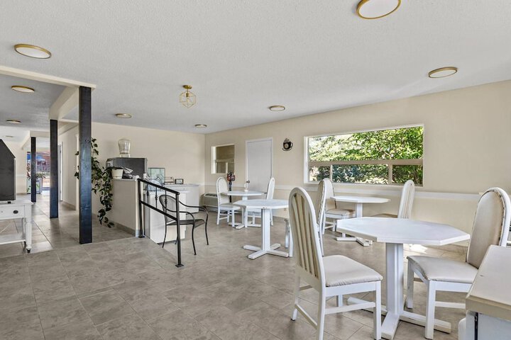 Red Arrow Inn & Suites a Travelodge by Wyndham