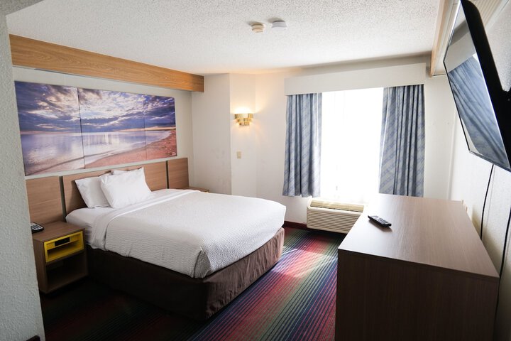 Room 27 of 38