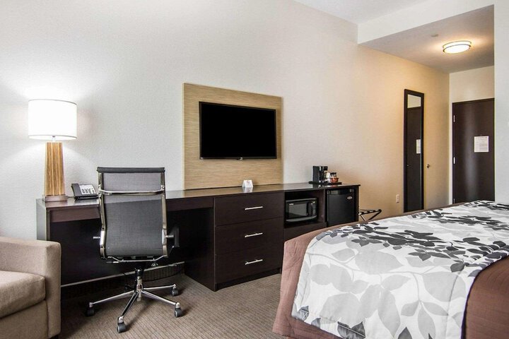 Room 27 of 39
