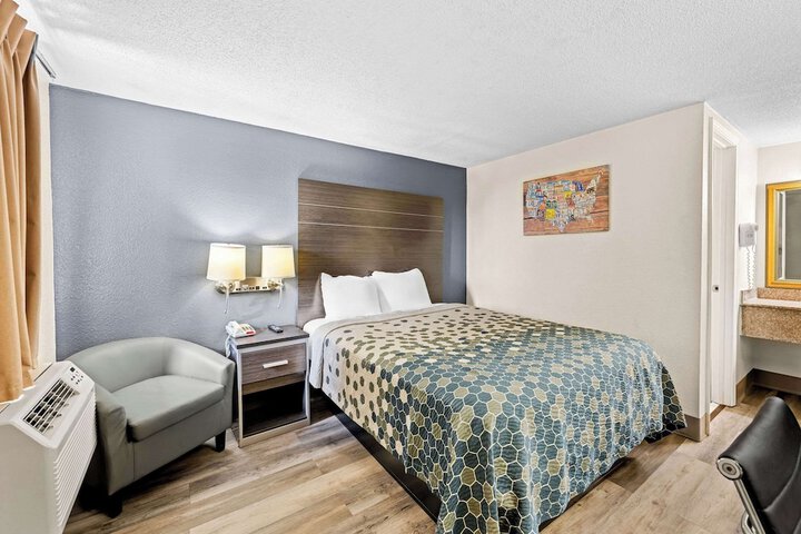 Room 8 of 24