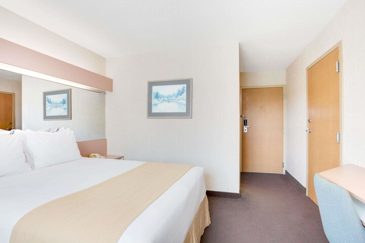Room 18 of 26