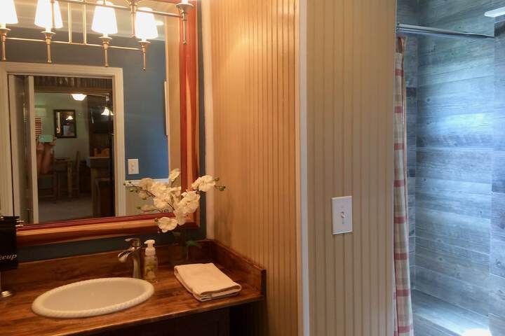 The Old Liberty Schoolhouse B & B