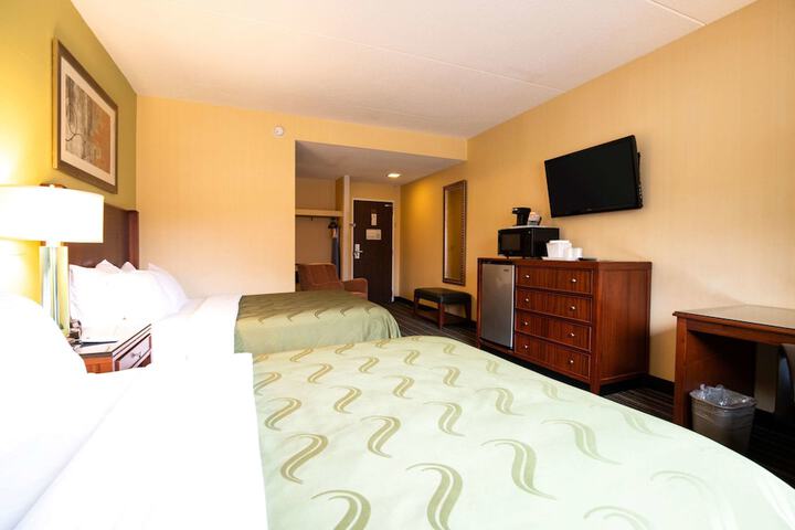 Room 25 of 37