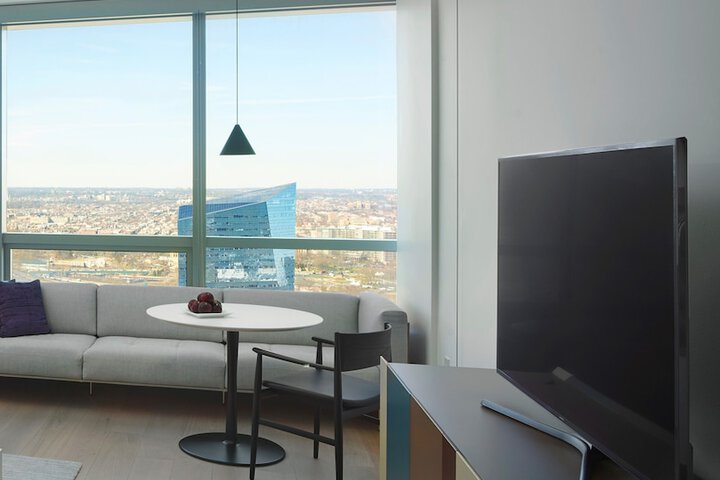 Room 16 of 38