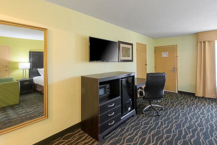 Room 37 of 71