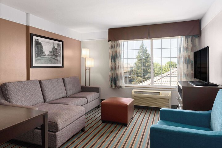 Room 20 of 35