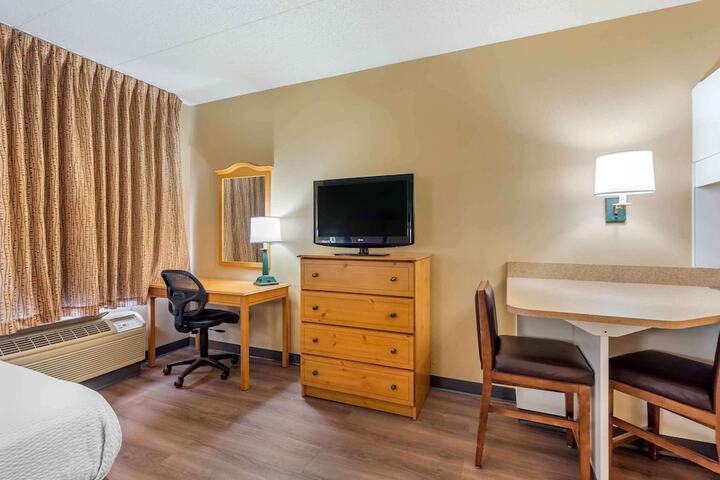 Room 11 of 33