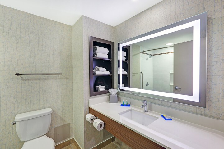 Room 32 of 59