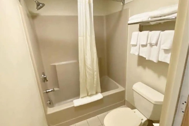 Room 10 of 15