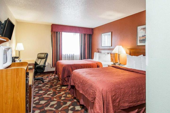Quality Inn & Suites Kansas City I-435n Near Sports Complex