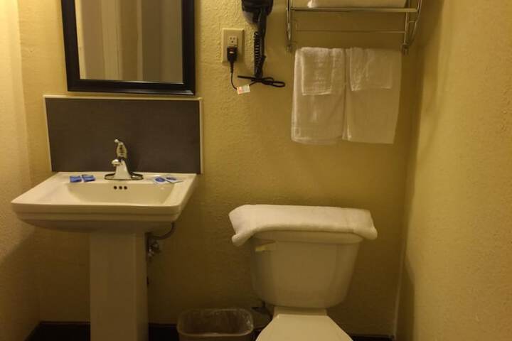 Room 25 of 37
