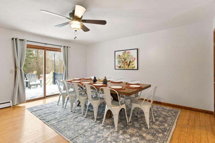Near Ithaca!Hot Tub! LRG Home!Sleeps 14! Dogs ok!