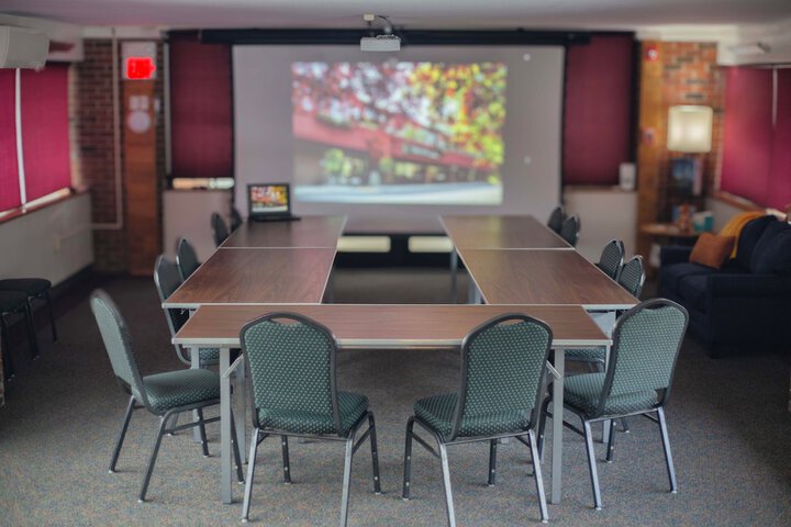 Business Center 14 of 19