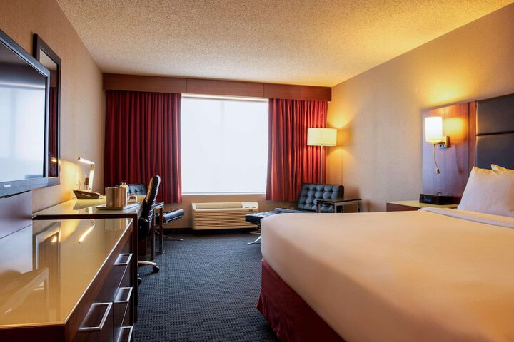 Radisson Hotel & Suites Fort McMurray