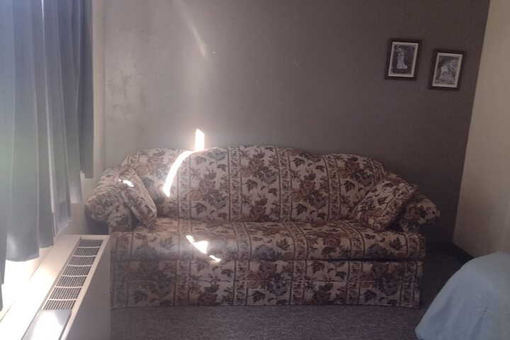 Room 16 of 28