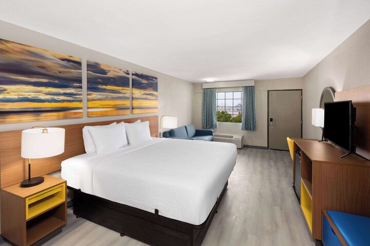 Room 16 of 26