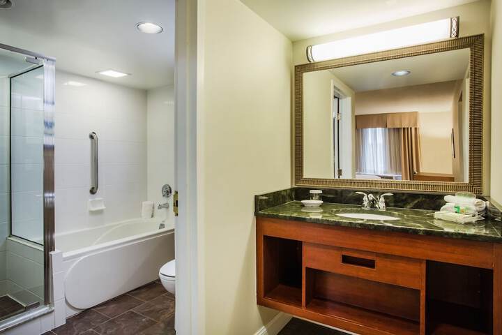 Holiday Inn Saratoga Springs by IHG