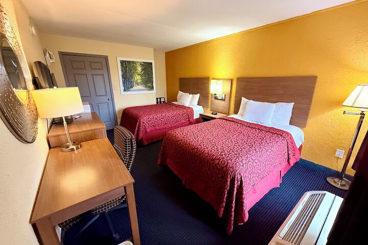 Days Inn by Wyndham Seymour