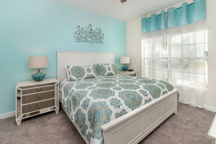 Room 6 of 18