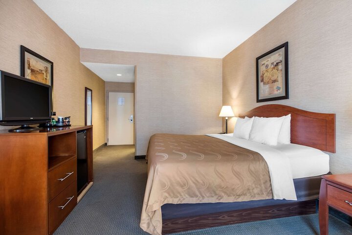 Room 27 of 38