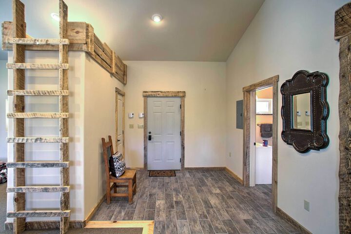 Mancos Cabin Rental on 80 Acres w / Mountain View!