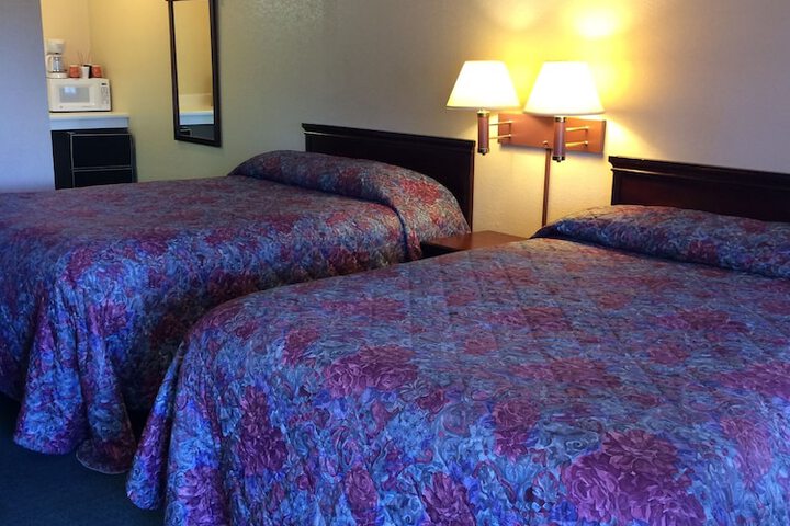 Room 11 of 16