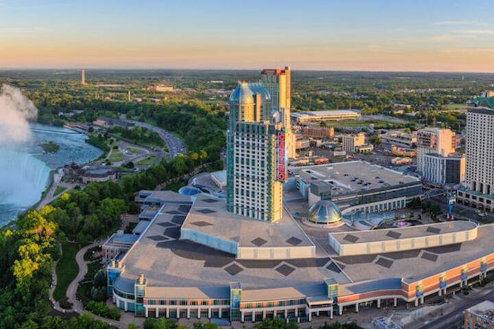 Hilton Niagara Falls / Fallsview Hotel & Suites