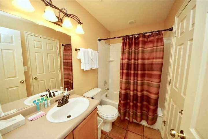Room 12 of 28